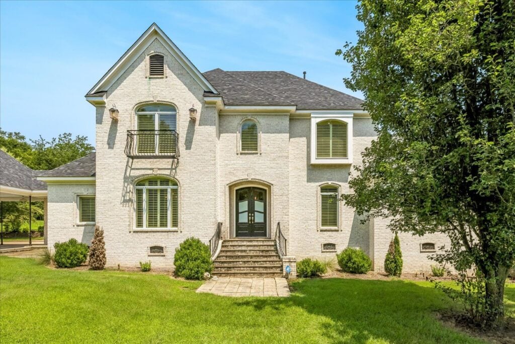 R1 Outside view of 75 Acre Ranch